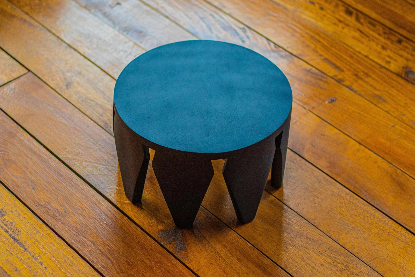 Jedar Pedestal Black Mango