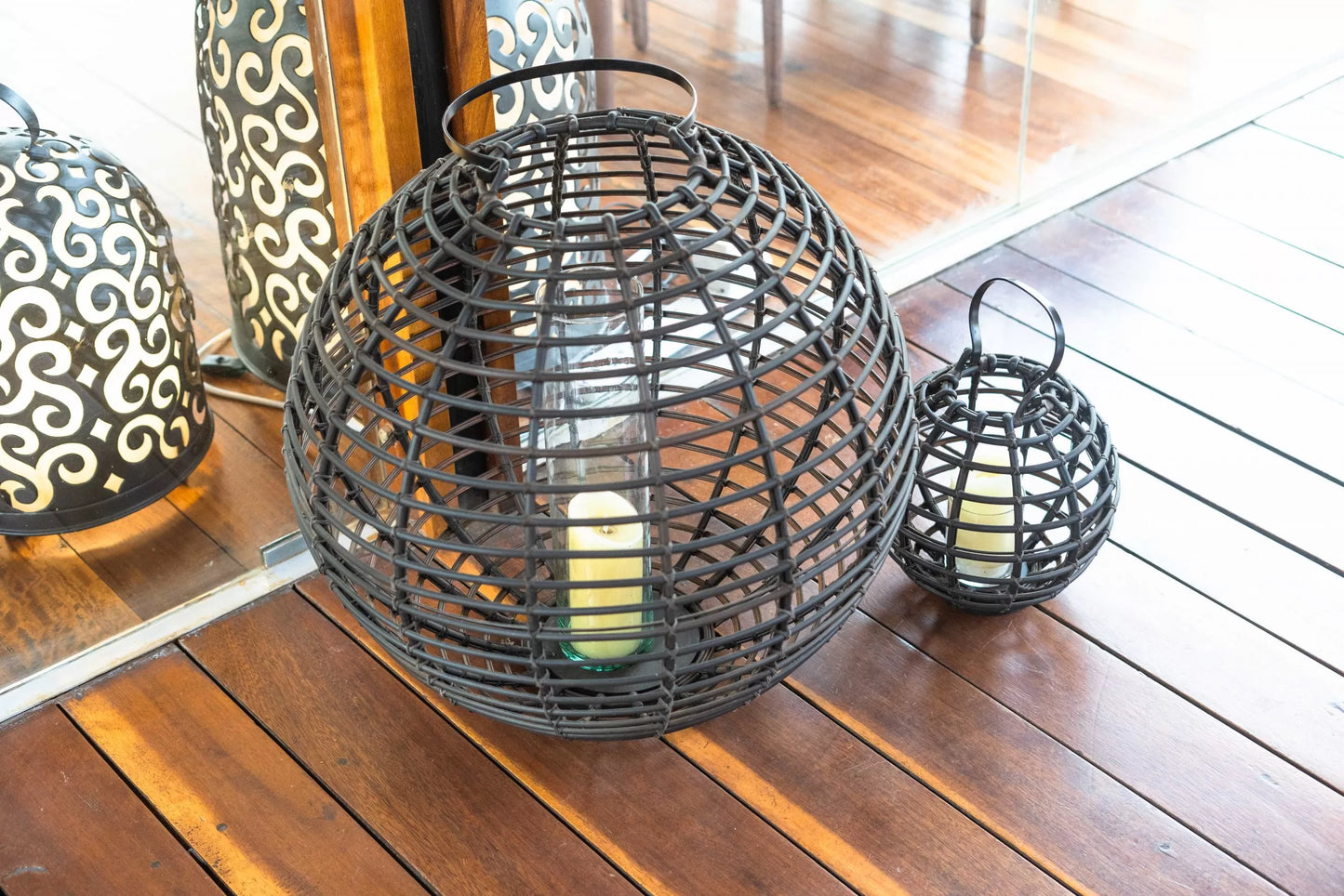 Round Shaped Candle Lantern (Medium)