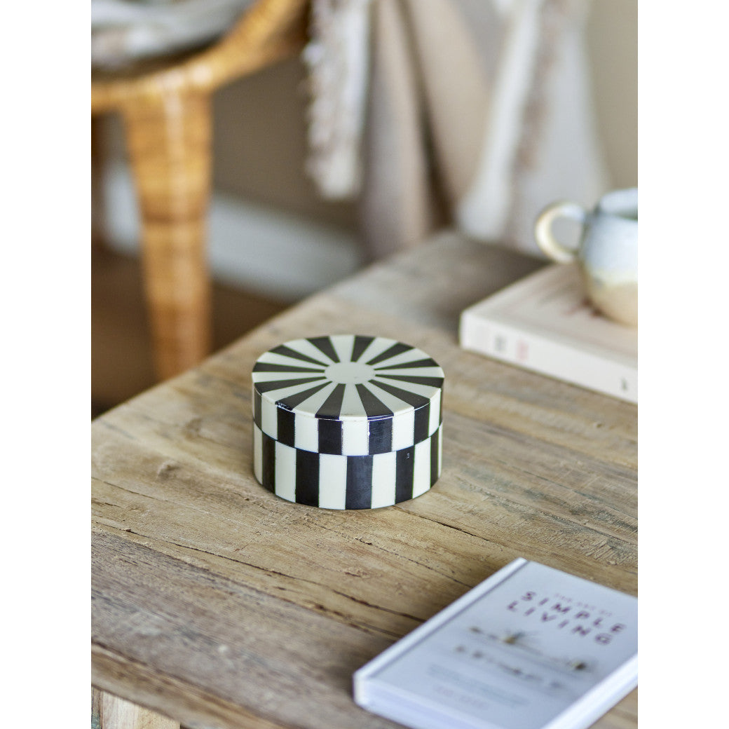 Ilana box with black resin lid